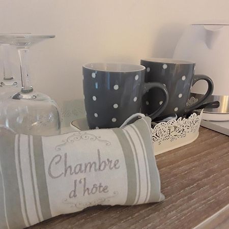 Bed and Breakfast La Belle Ame Saint-Priest-des-Champs Zimmer foto