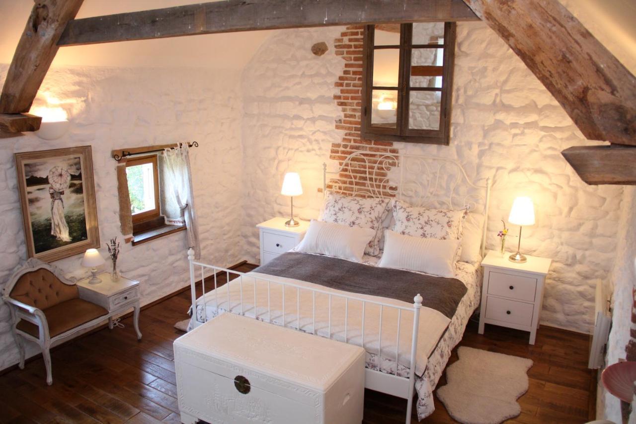 Bed and Breakfast La Belle Ame Saint-Priest-des-Champs Zimmer foto
