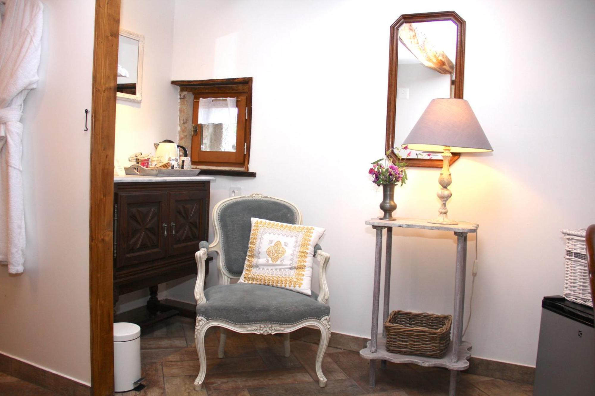 Bed and Breakfast La Belle Ame Saint-Priest-des-Champs Zimmer foto
